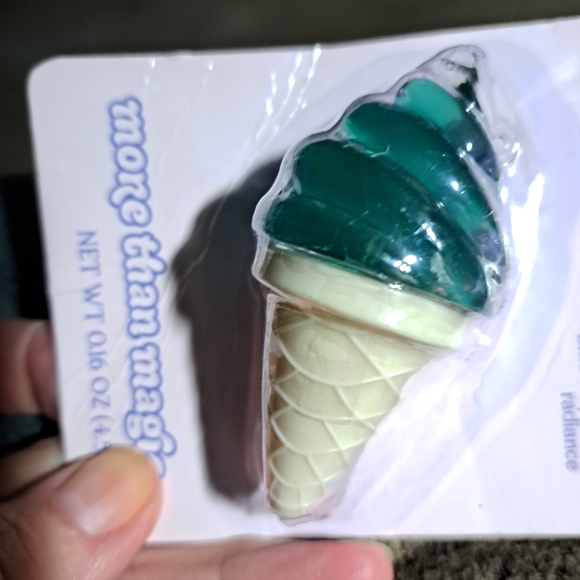 Blue Raspberry lip balm - Picture 2 of 9